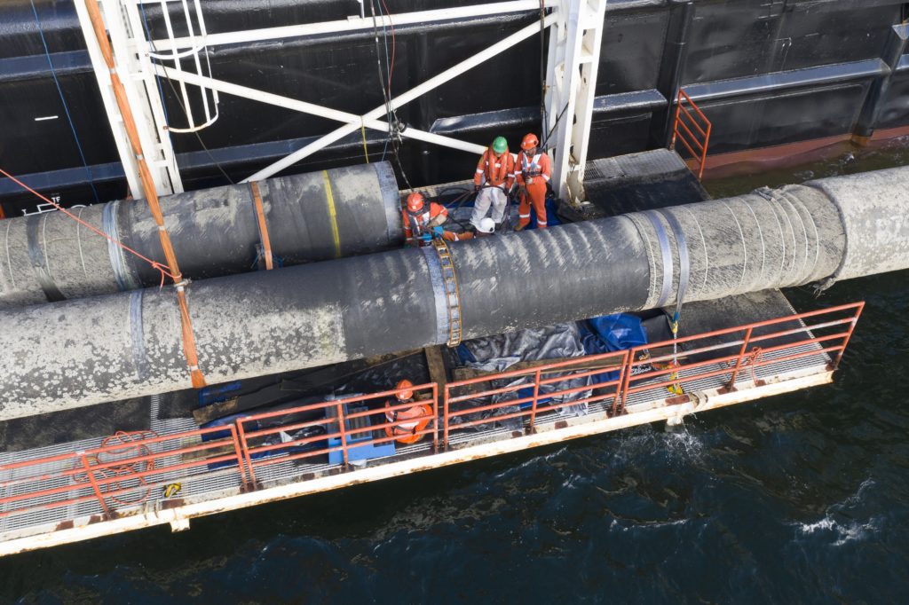 Verbindungsschweißnaht über Wasser bei der Verlegung von Nord Stream 2